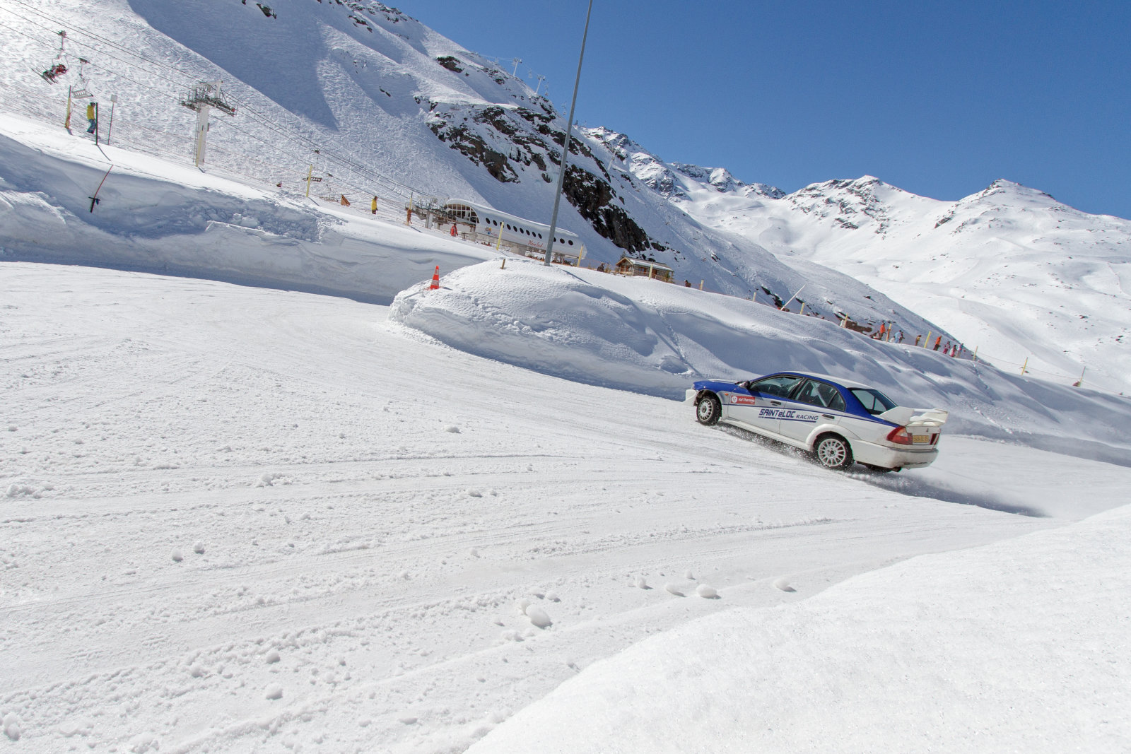 Autóverseny a jégen - Val Thorens - Fotó: C. Cattin