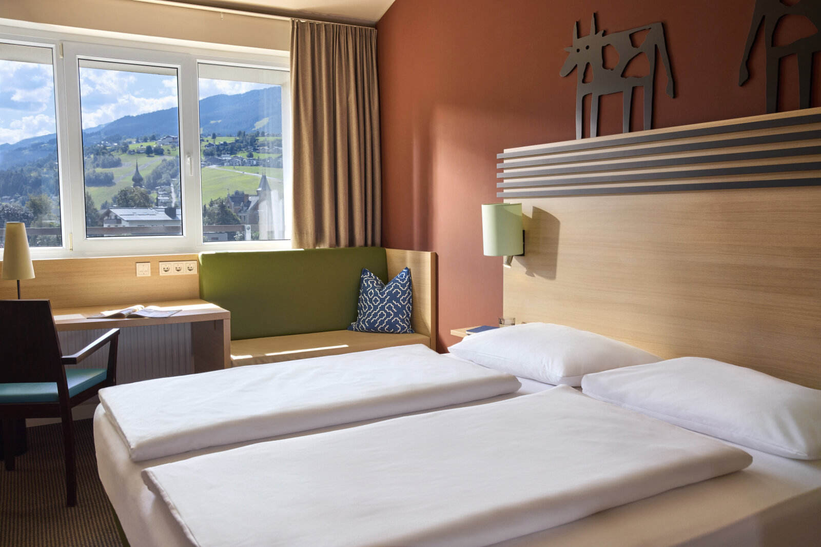 AC14235770-TB-Schladming-doppelzimmer-classic-bedroom-0411.jpg