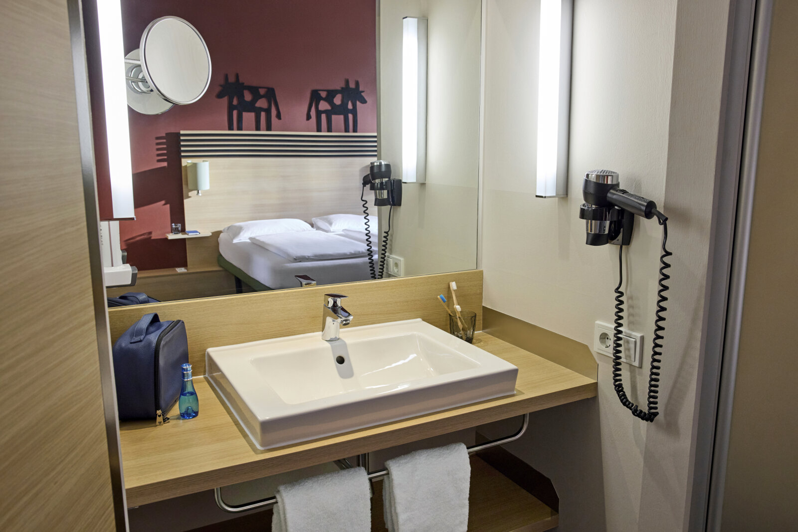 AC14235770-TB-Schladming-doppelzimmer-superior-bathroom-0173.jpg