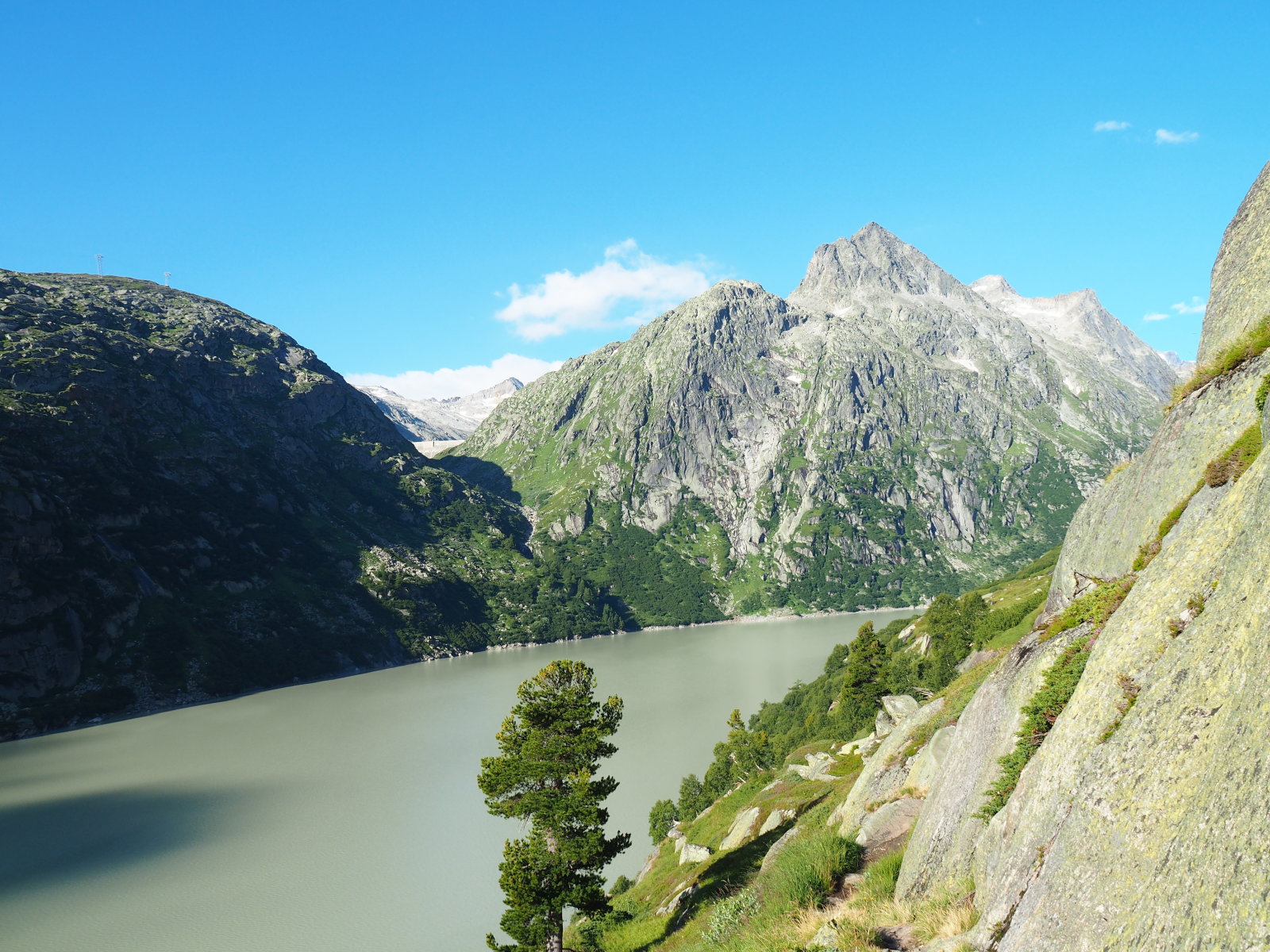 a Grimsel tó víz színe nem annyira szép