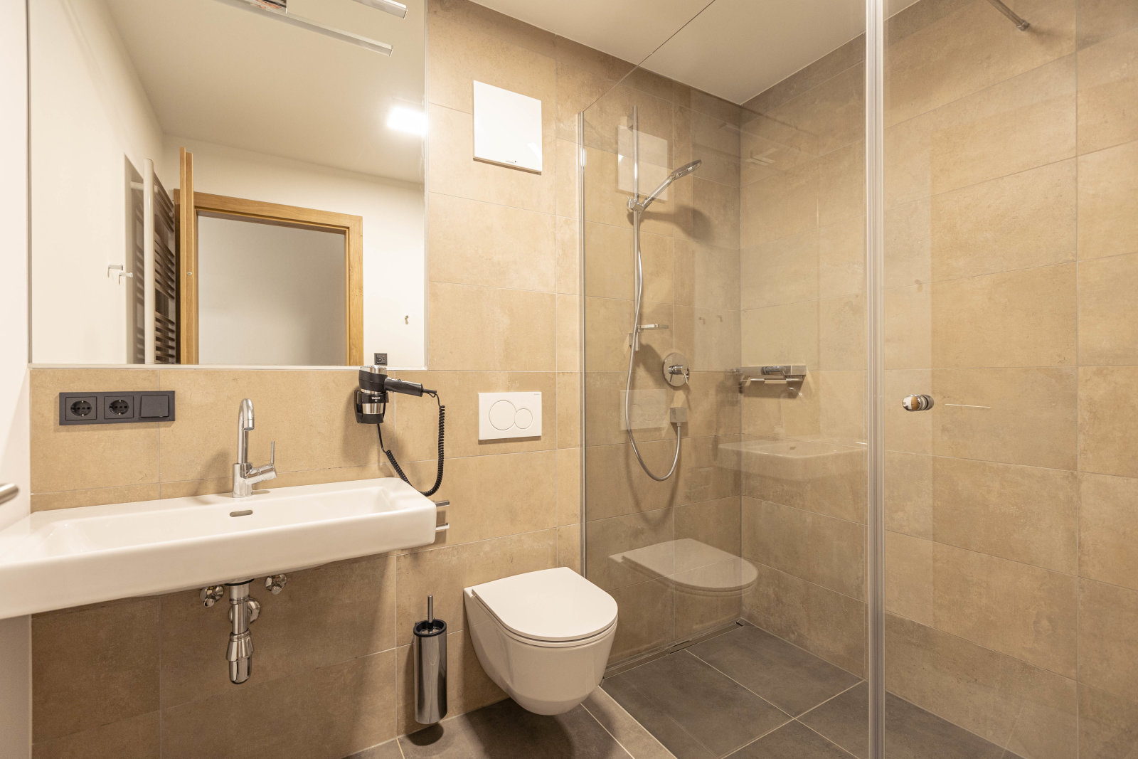 tlo-lodge-deluxe-II-fta-1221-03.jpg