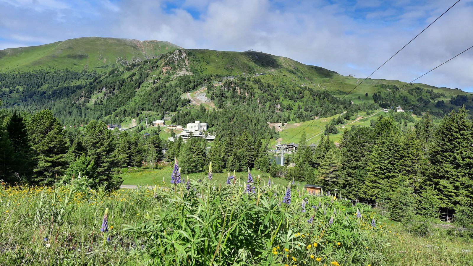 A háttérben jól látszik a Panorama Hotel, ahol megszálltunk.