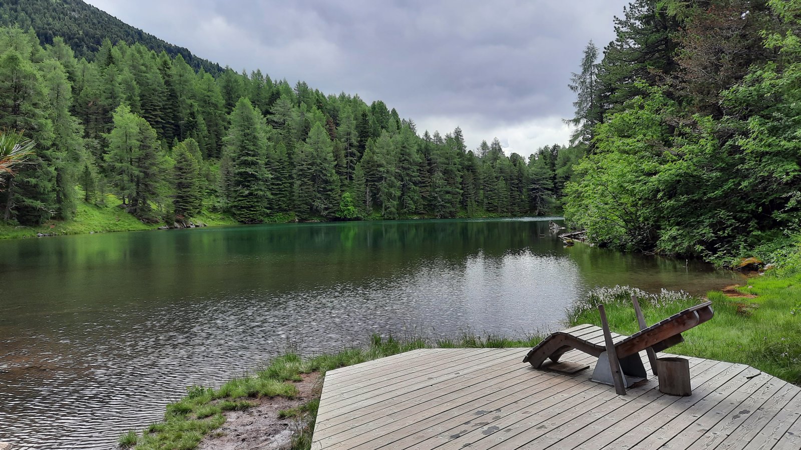 Pihenőhely a Grünsee partján