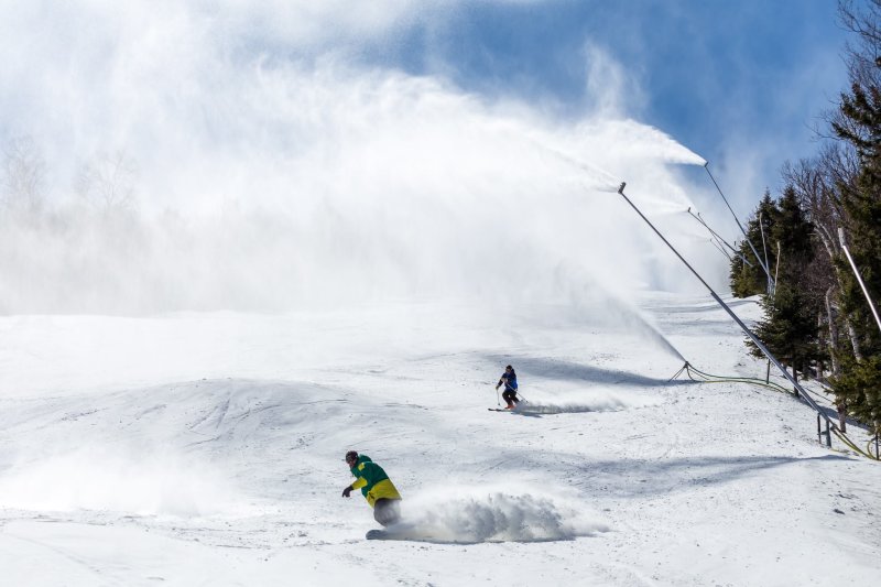 Síelők és snowboardosok élvezik az április telet - fotó: facebook - Kattints a képre a nagyításhoz
