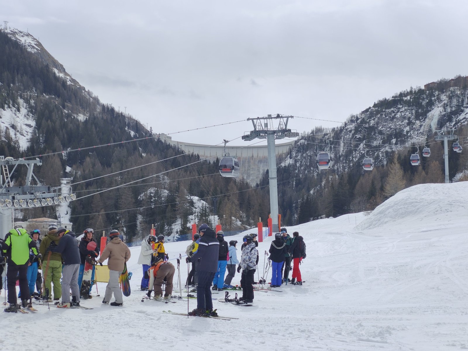 A SAche alja, Tignes 1550, a víztározóval