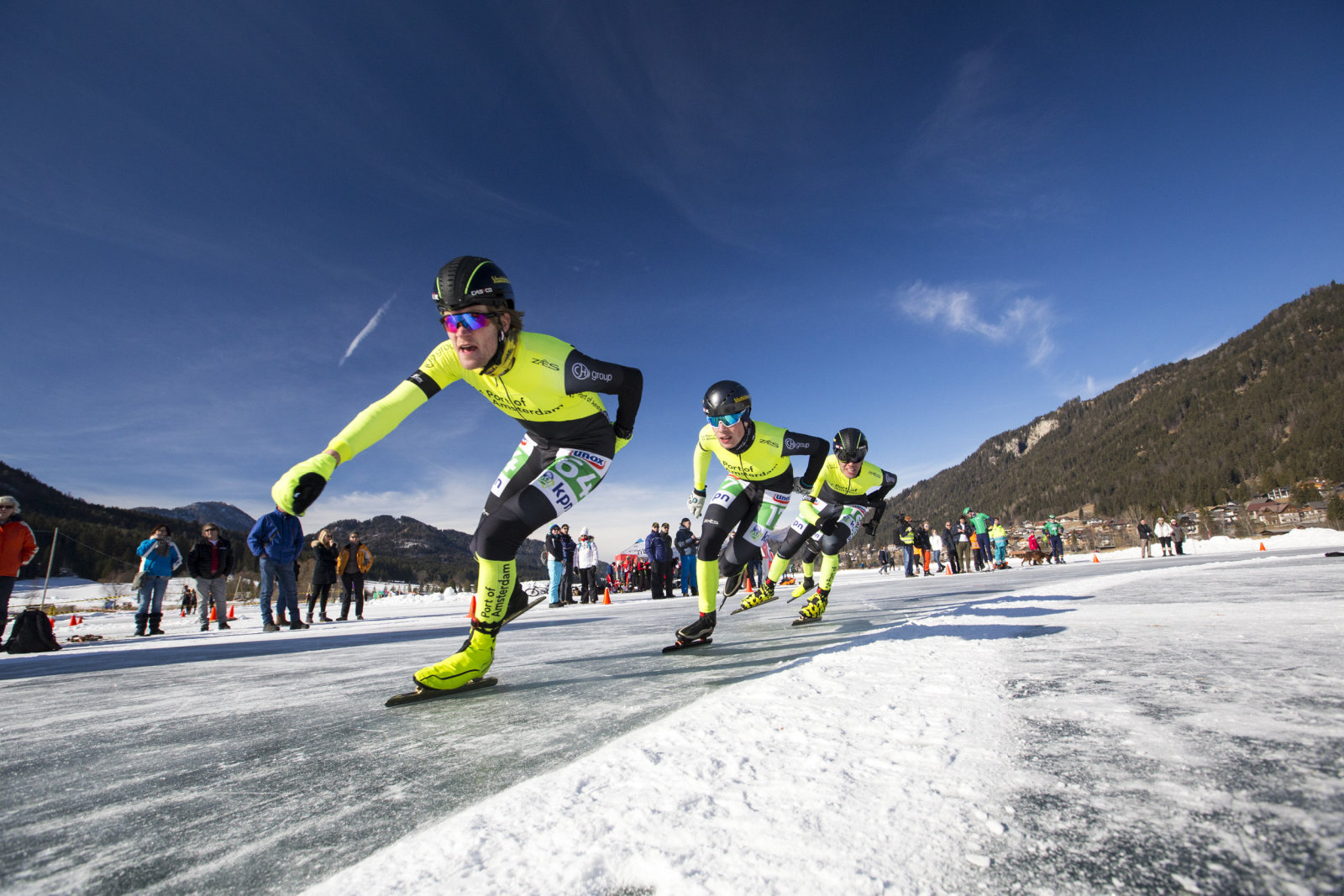 Gyorskorcsolya verseny a Weissensee jegén