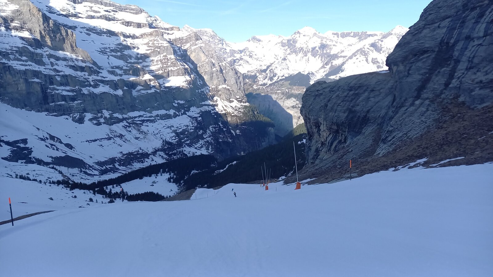 A fekete pálya az Eiger alatt, reggel kifagyva