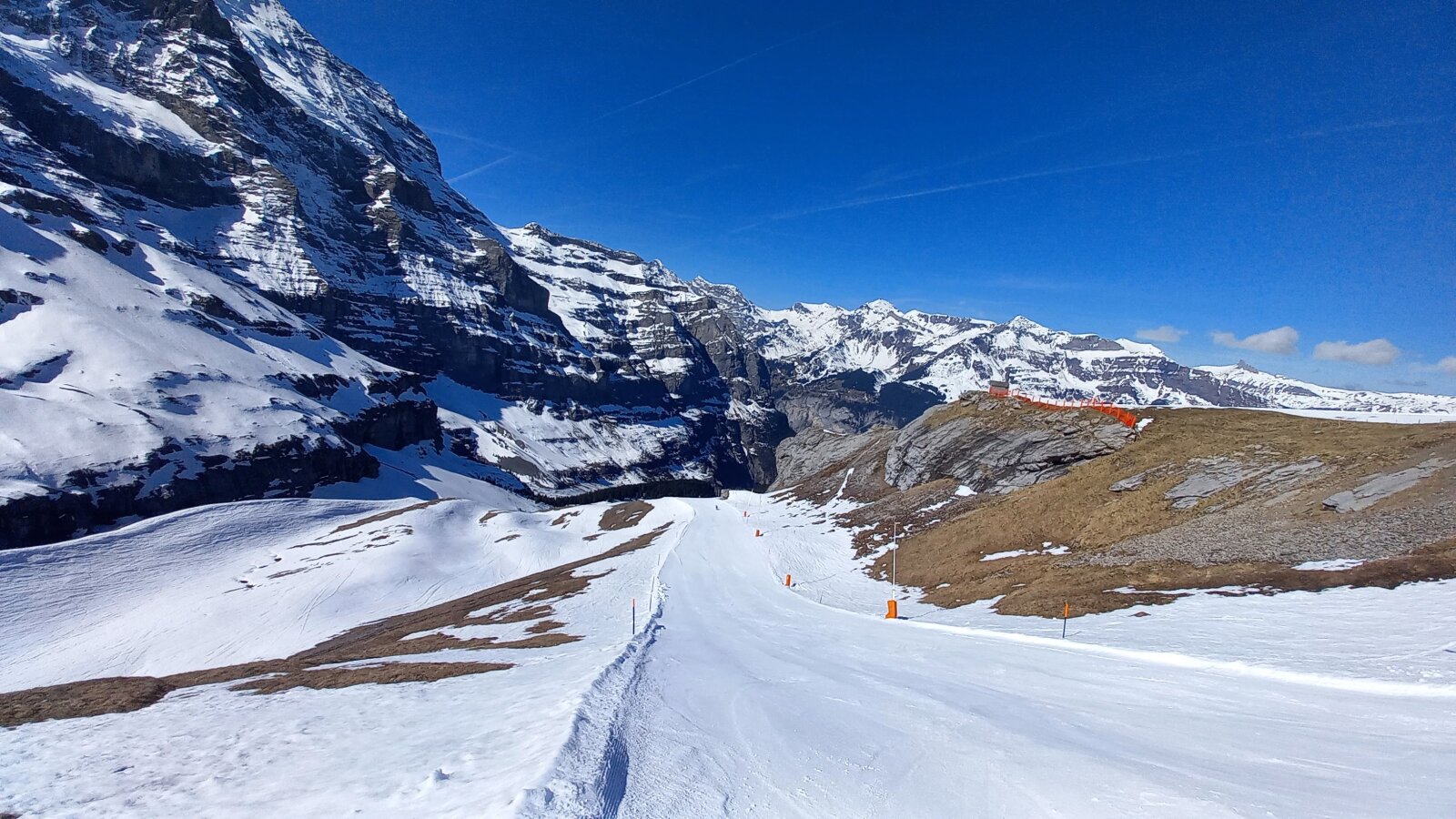 A fekete pálya mikor besüt a Nap, szemben Mürren
