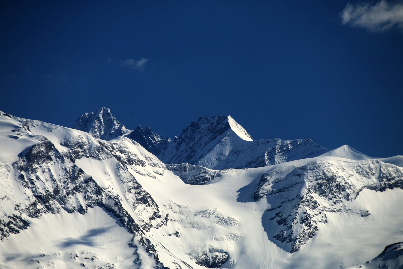Háttérban Ausztria legmagasabbja, a 3798 m magas Grossglockner bujkál.