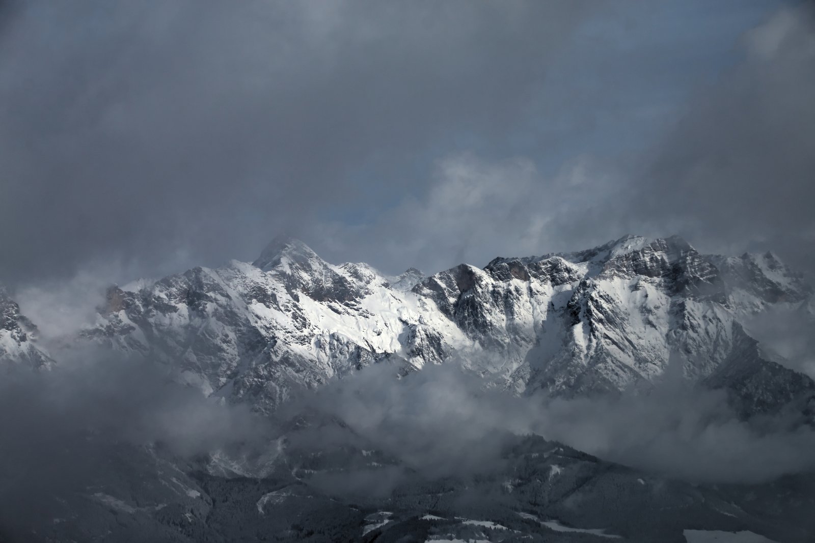 Felhőben bujkál a közel 2700 m magas Steinernes Meer