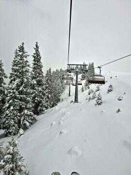 A Breiteckbahn alatt (délies) már csaknem virágzott a rét, ugyanott most freeride volt soron