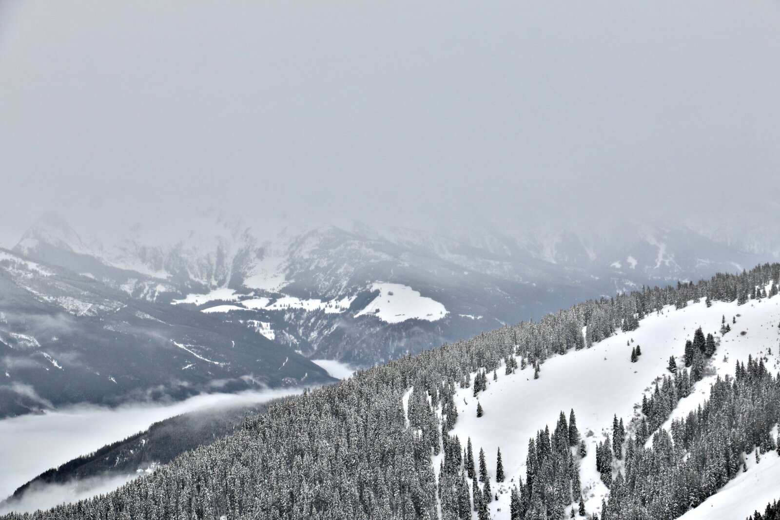 Nyugatról már érkezik a havazás