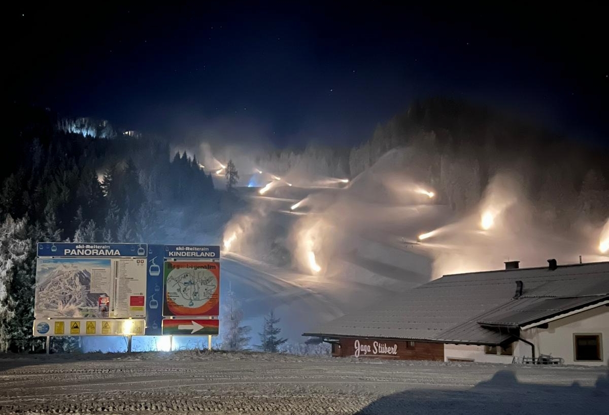 Látványos éjjeli hóágyúzás - Fotó: Reiteralm Bergbahnen