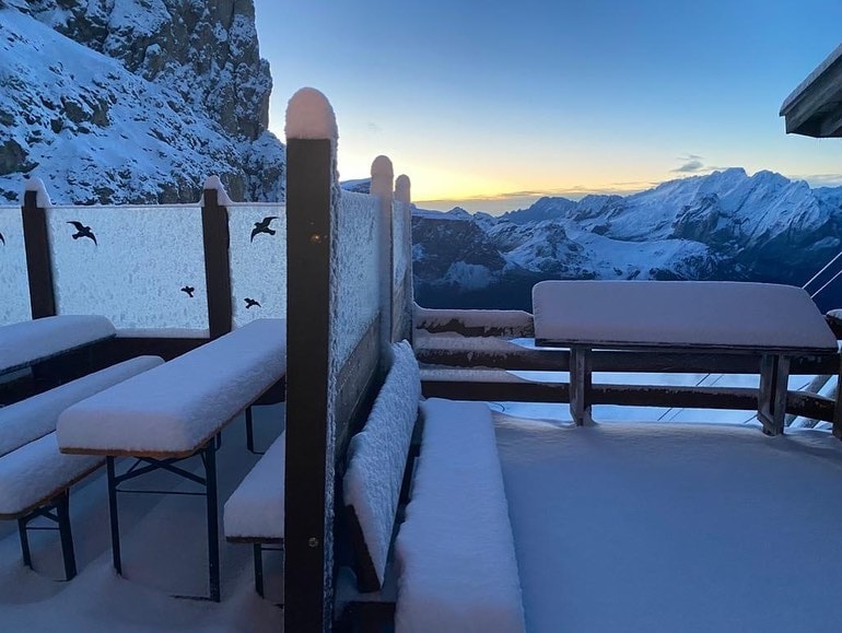 Rifugio Toni Demetz Hütte (2685 m), Dolomitok ma reggel