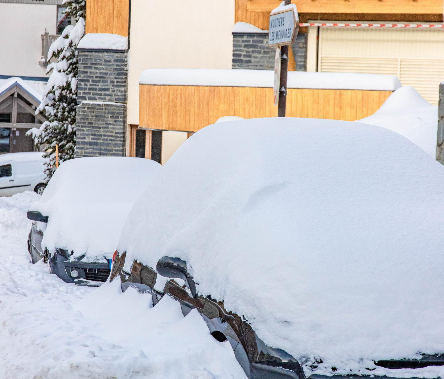 Val Thorens havazás után. A faluban 40, a hegyen 80 cm vastag a hó