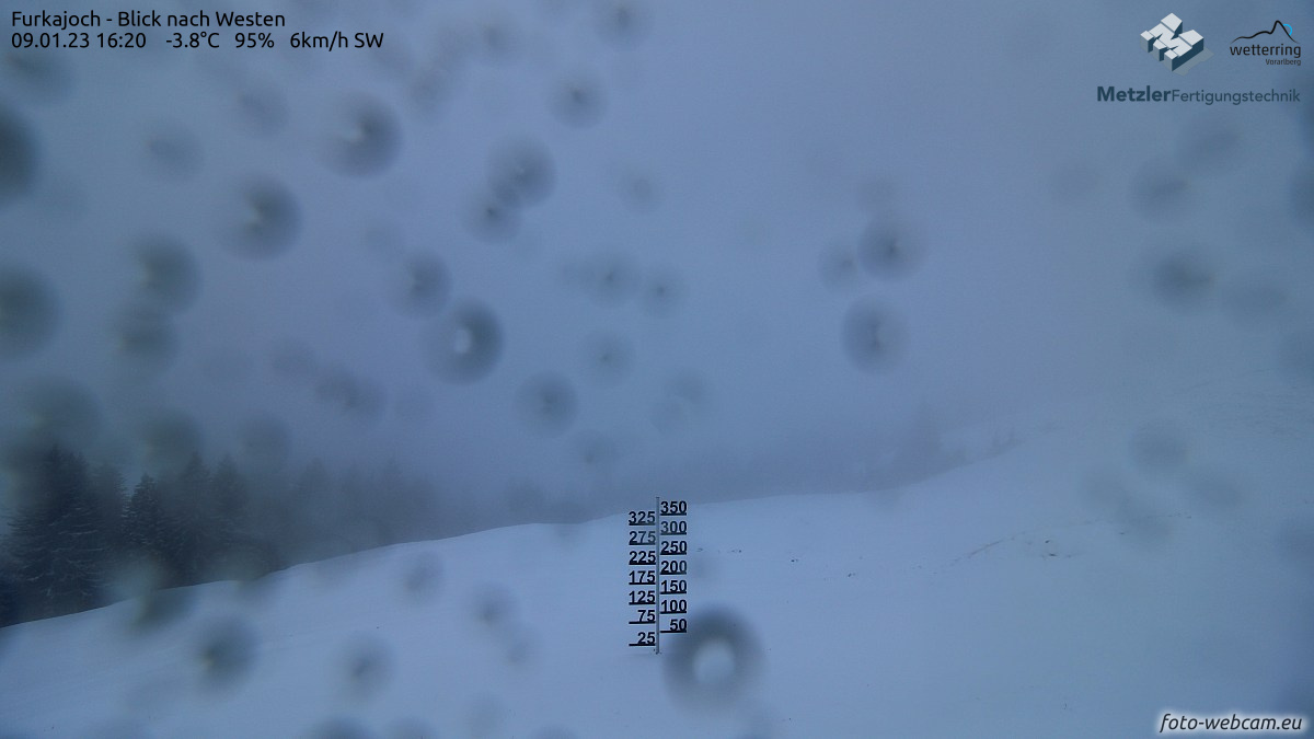 20 cm hó eddig a vorarlberi Furkajochnál,  a java még hátra van