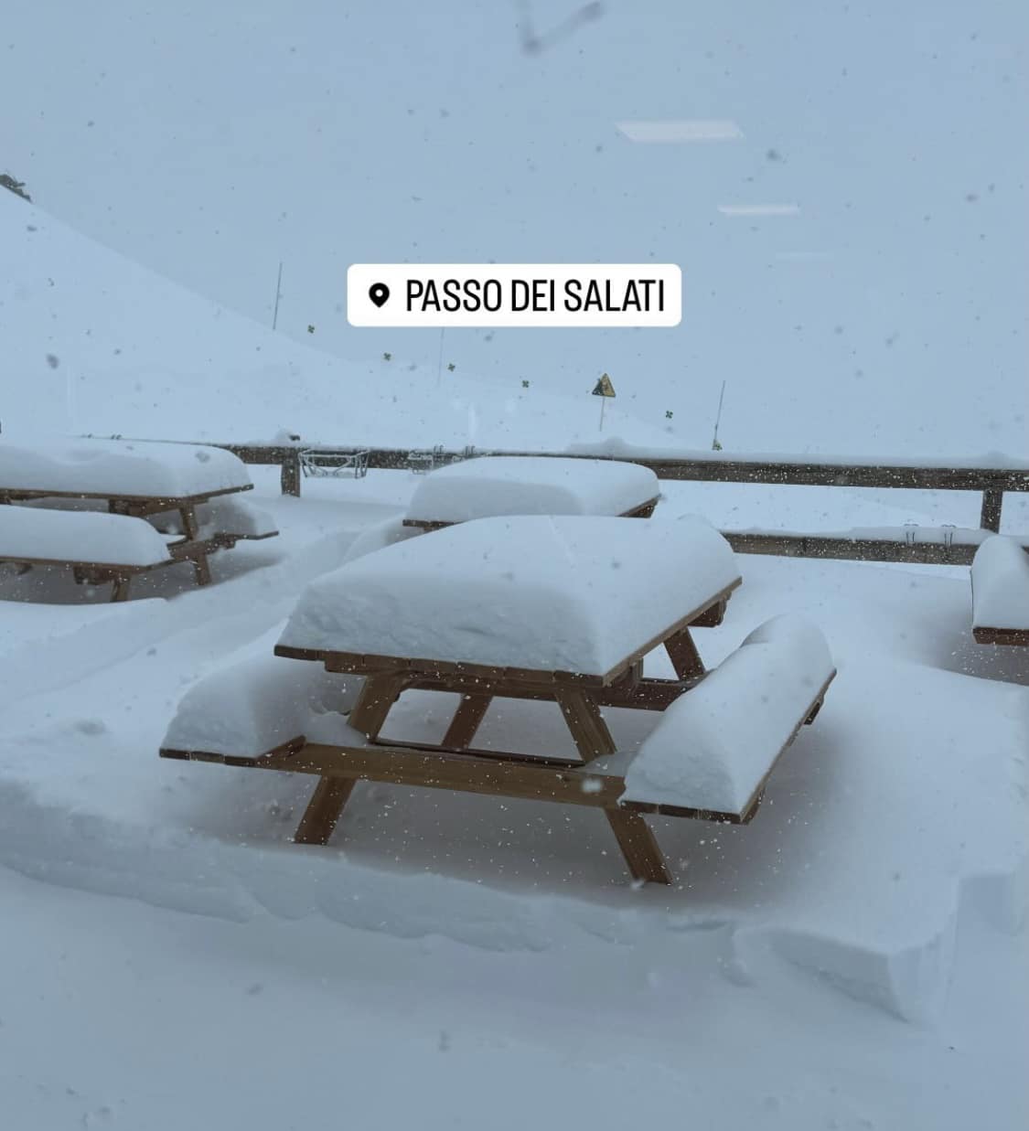 Salati-hágó (2980 m) Olaszországban ma 40 cm hó