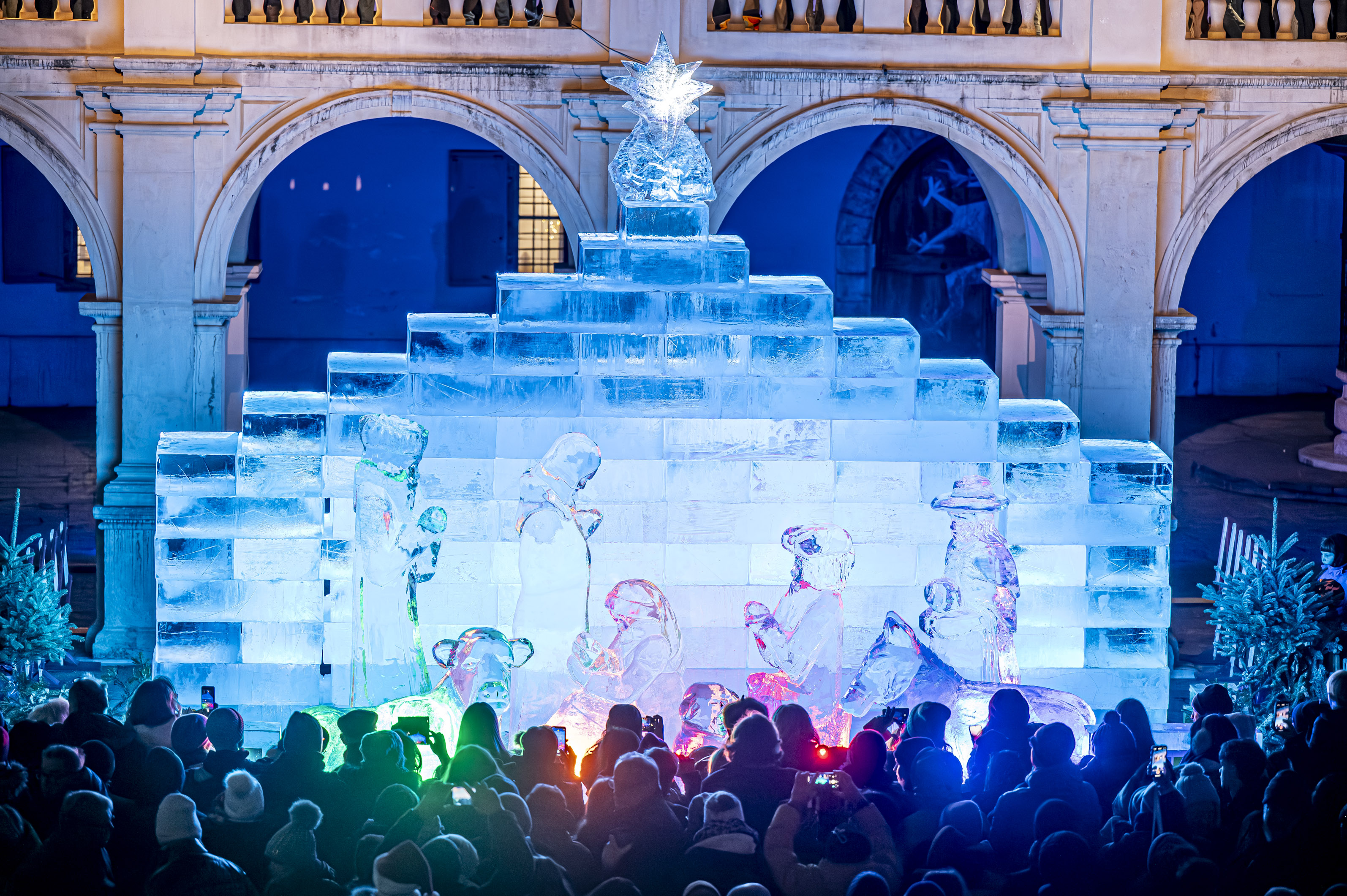 A világ legnagyobb jégből készült betlehemát avatták fel Grazban | @ Region Graz, Foto Fischer