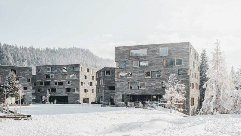 Az ökotudatos fejlesztésekért a svájci LAAX rocksresort kapta a „Világ legjobb zöld síhotelje” címet, amely a környezetbarát tervezésének és fenntartható működésének köszönhetően érdemelte ki az elismerést.