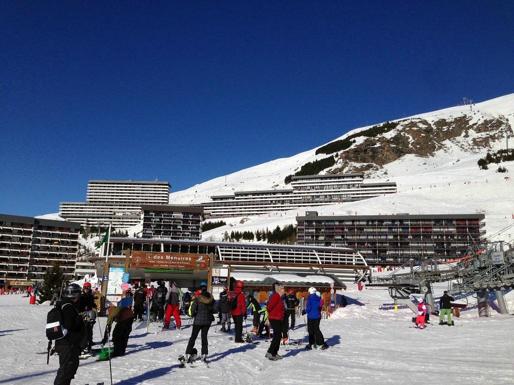Huszadik századi stílusú apartmanház telep - Les Menuires