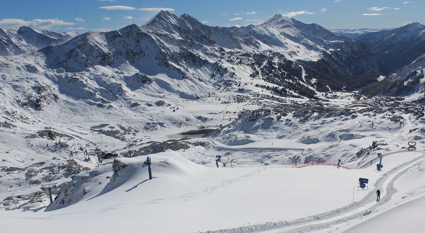 Obertauern kedd délelőtt: az első sítúrázók már elindultak - Fotó: foto-webcam Obertauern kedd délelőtt: az első sítúrázók már elindultak - Fotó: foto-webcam