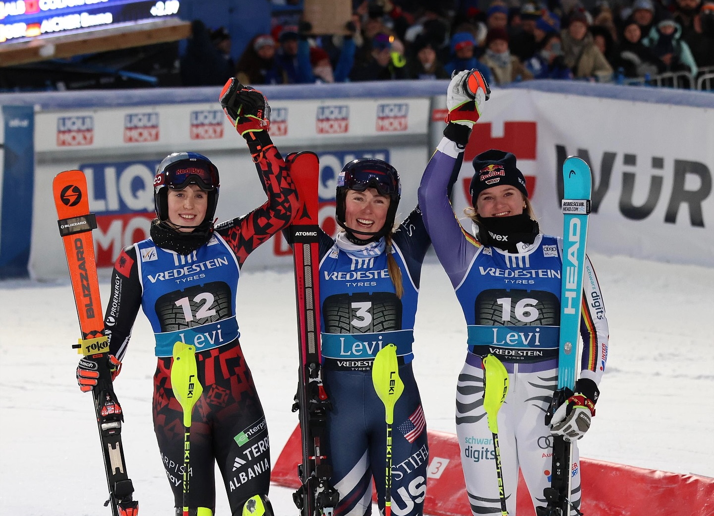Az első három (balról jobbra): Lara Colturi (2.) Mikaela Shiffrin (1.) Emma Aicher (3.) / Kép: FIS Alpine World Cup Tour