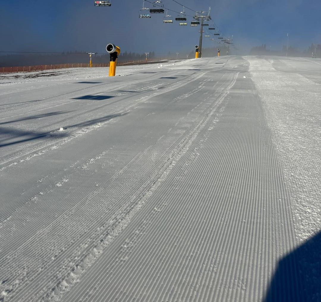 Zdiar-Strachan, pénteken nyitottak