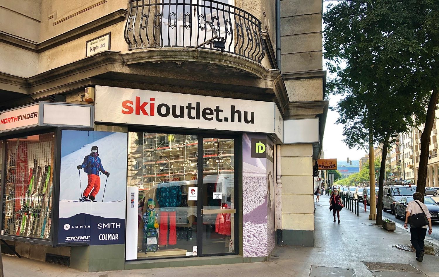 Budapest 2. kerületében, a Margit krt. 46. sz. alatt működött a szaküzlet 33 évig