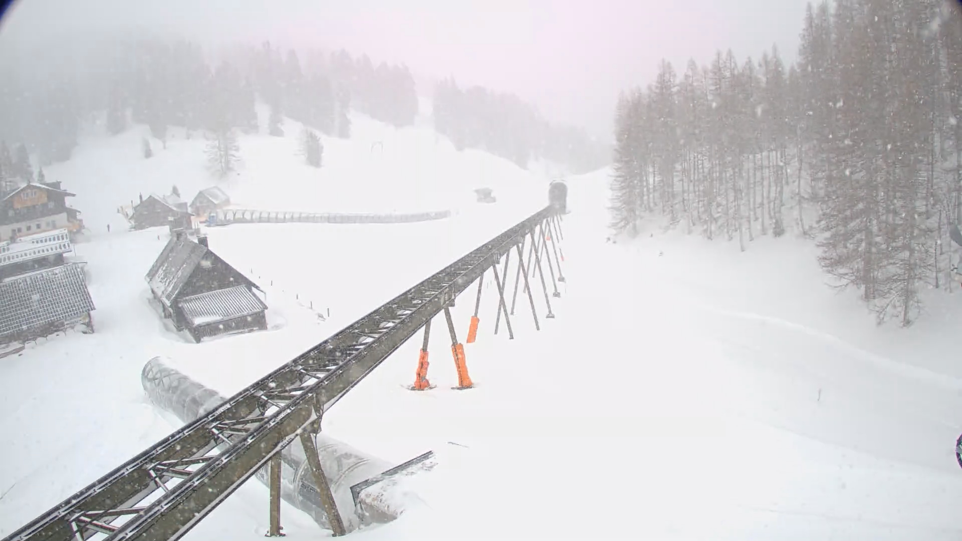 Szakad a hó Wurzeralmon | Webkamerakép 2026.03.26-án