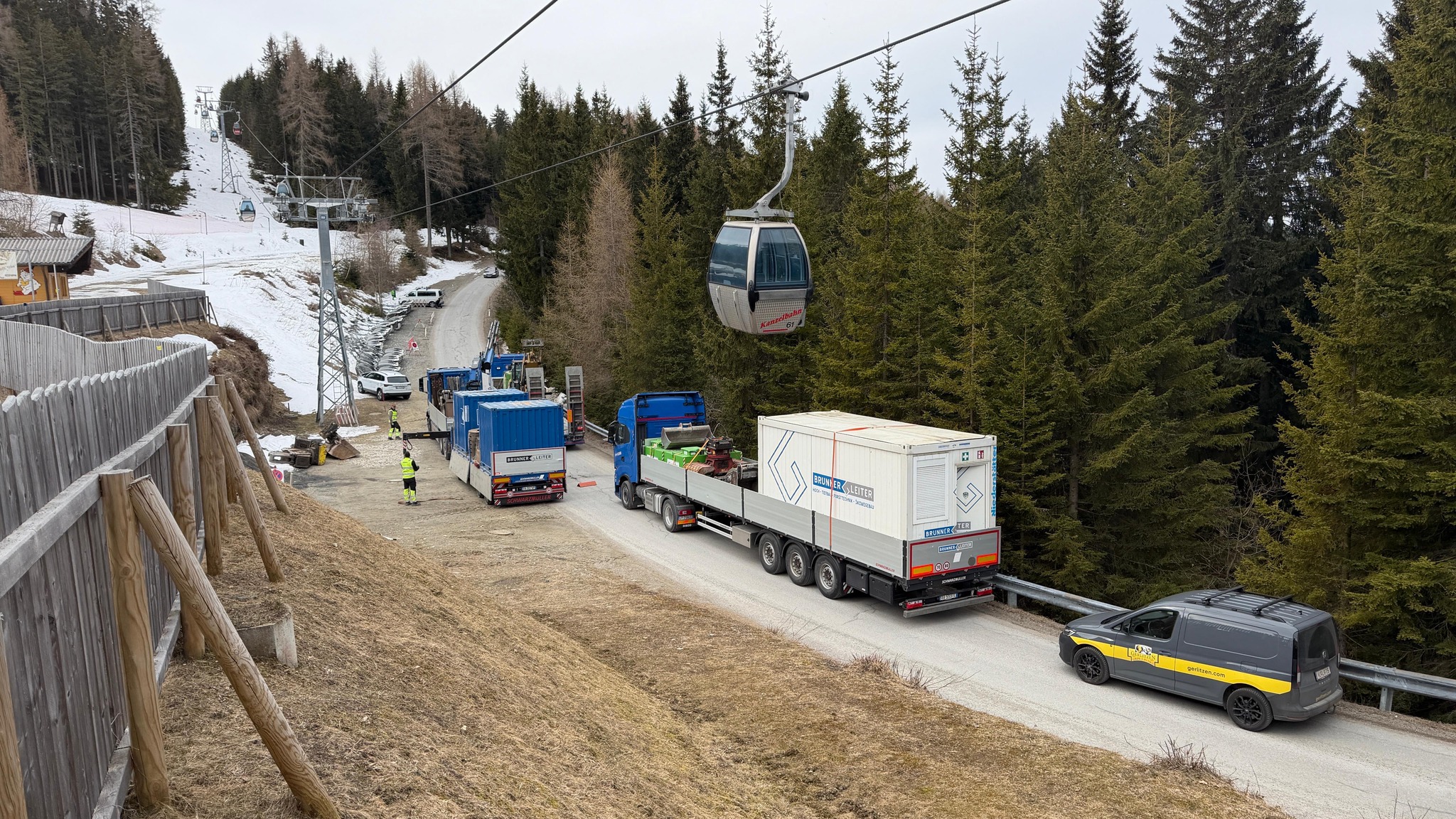 Megkezdték a régi felvonó bontását