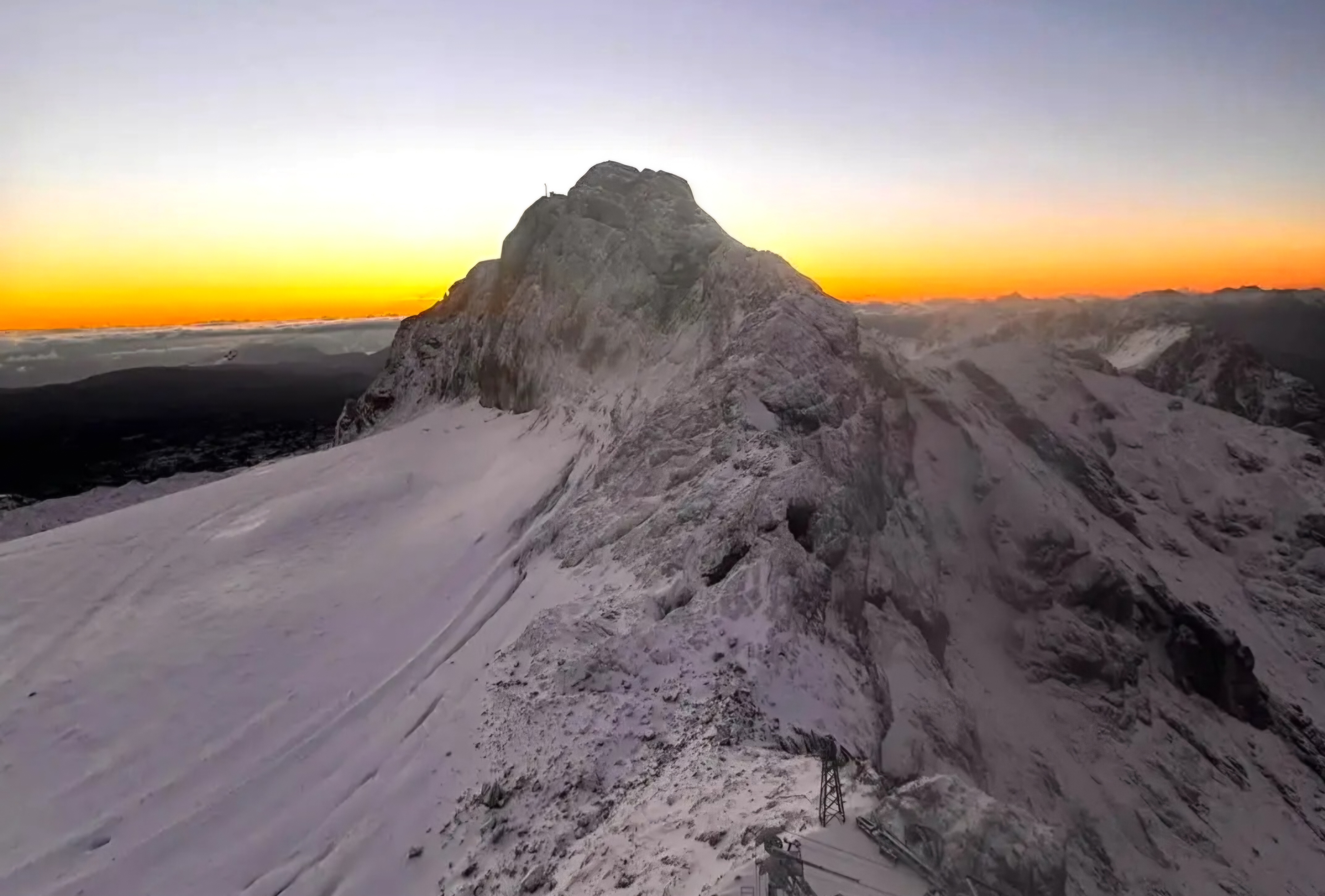 Pazar napfelkelte a havas Dachsteinen - Fotó: Dachstein Gletscher
