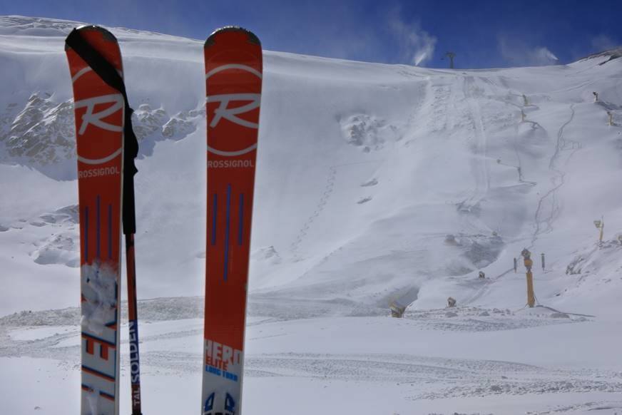 Sölden világkupa pálya. A nagy kupac hó alatt lapul a pálya. (Sölden Skiweltcup/Facebook)
