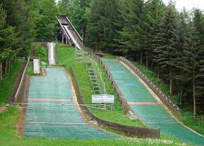 Zella-Mehlis sísáncai napjainkban (Fotó: www.skisprungschanzen.com)