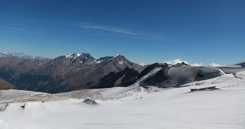 Saas-Fee - sípályák a gleccseren. Fotó: Saas-Fee marketing Saas-Fee - sípályák a gleccseren. Fotó: Saas-Fee marketing