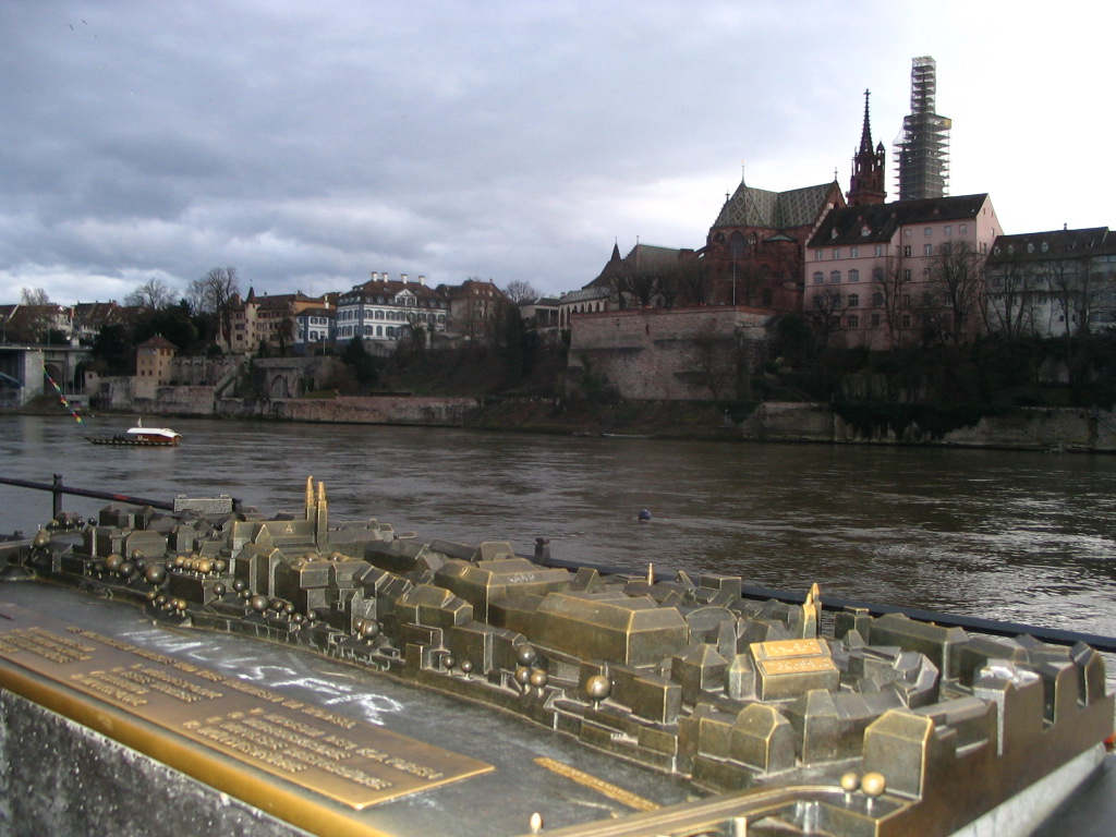 Basel makettje és látképe a Rajna partjáról