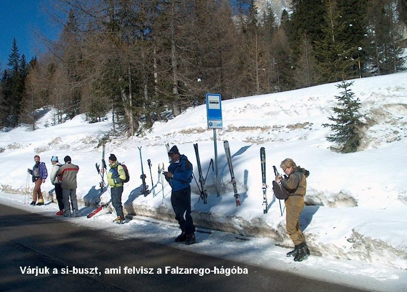 Indulás a Falzarego-hágó alatti parkolóból busszal cca 1,5 km