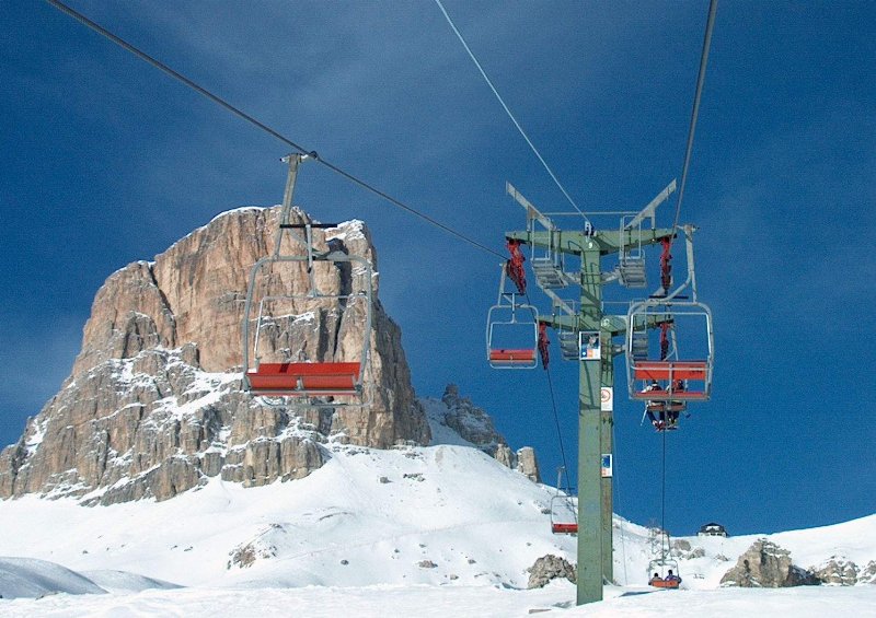 Az Averau csúcsa (2649 m) a hasonló nevű felvonóról