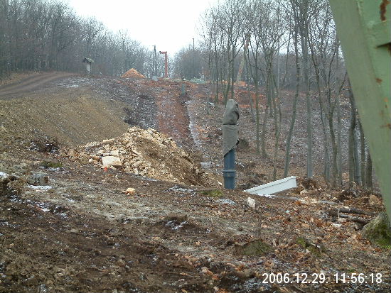 a-csakanyos-lift-felso-resze.-nyomvonala-alulrol.JPG