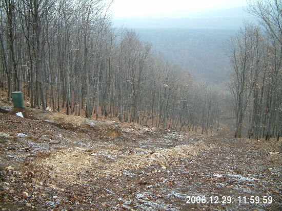 az-5-os-palya-felso-reszebalra-latszik-a-hoagyu-csatlakoztato-doboza.JPG