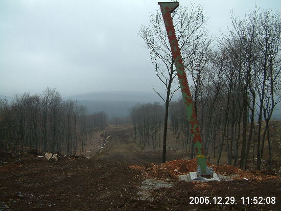 fentrol-nezve-az-Y-palyara-vezeto-reszvagyis-az-Y-palya-felso-resze-a-csakanyos-visszavezeto-oszlopaval.JPG