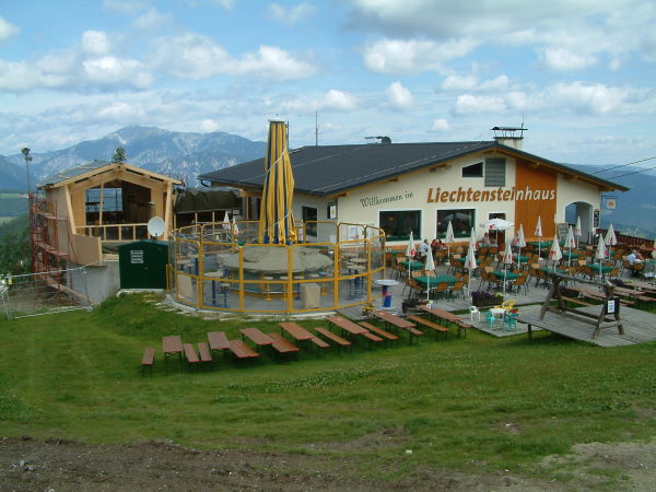 Az-uj-epulet.jpg