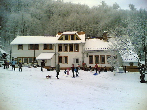 A-2-es-palyan-allok.-A-lift-keresztezi-a-3-as-palyat-es-a-4-es-tetejere-er-fel.jpg