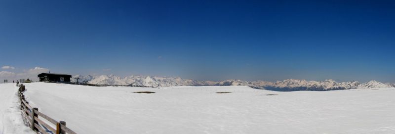 Aineck-teteje-hatterben-a-Tauern-hegyei.JPG