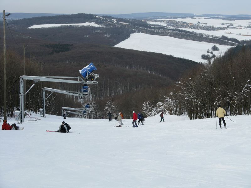 hóágyúk sora az 1-es pálya mentén