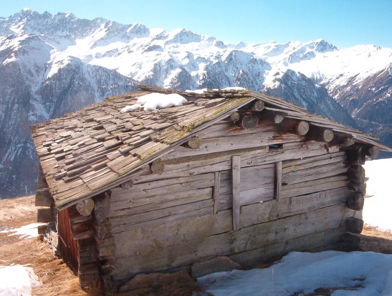 Alpesi faház valahol a hegyekben