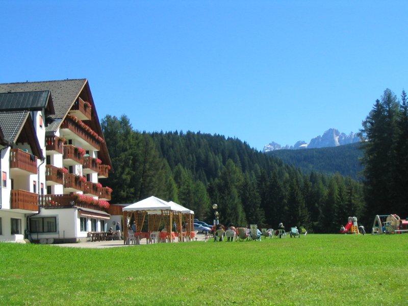 hotel-sole-bellamonte-alpe-lusia010.jpg