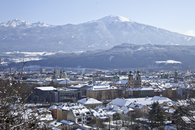 Innsbruck, háttérben a tőle délre lévő hegyek (Fotó: Christoph Lackner)