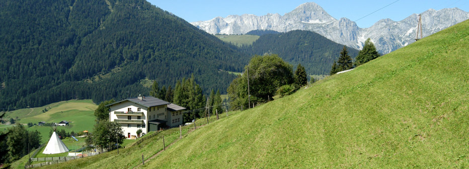 jufa-stmartin-aussen-sommer-berge-72a459071d.jpg