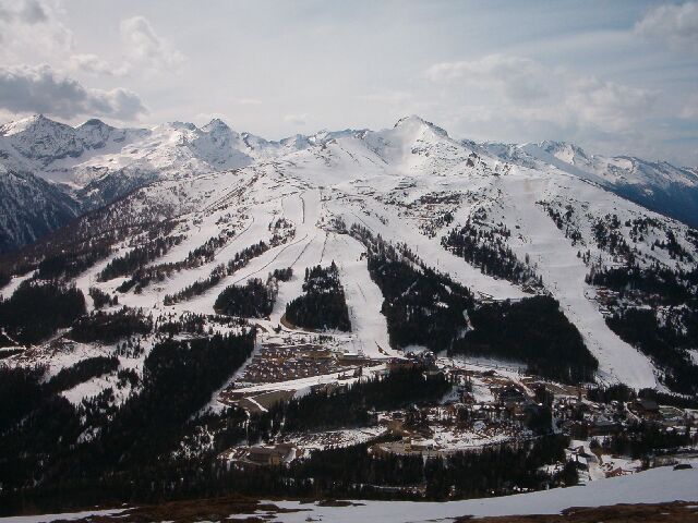 Katschbergi hegyoldal sípályái az Aineckről nézve