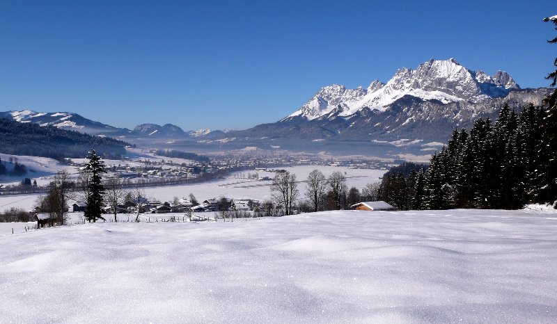 St--Johann-in-Tirol-Kaisergebirge-Panorama-Winter.jpg